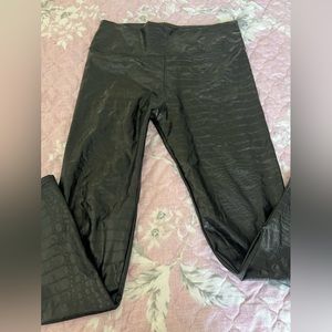 Snakeskin print leggings